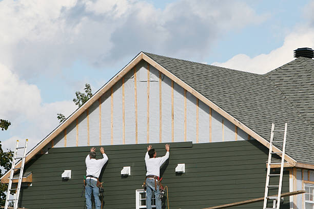 Professional Siding Contractor technician working in Waverly, OH